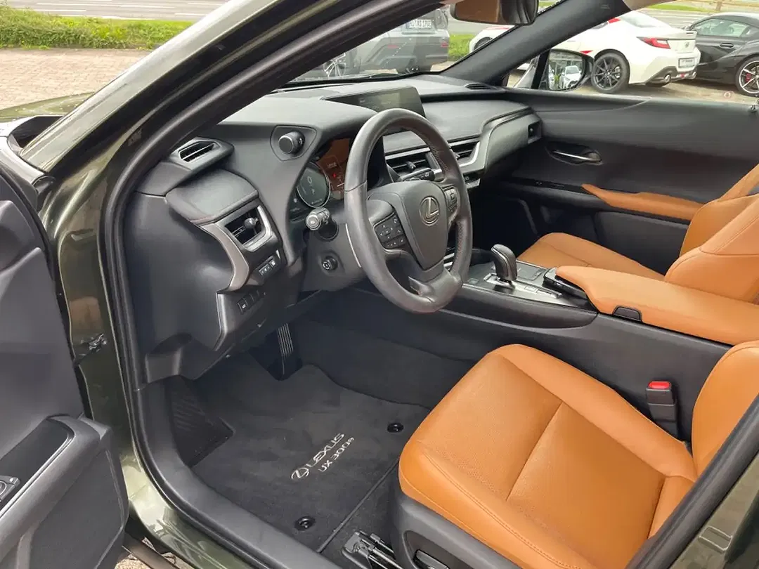 Lexus UX 300e - Thumbnail 7
