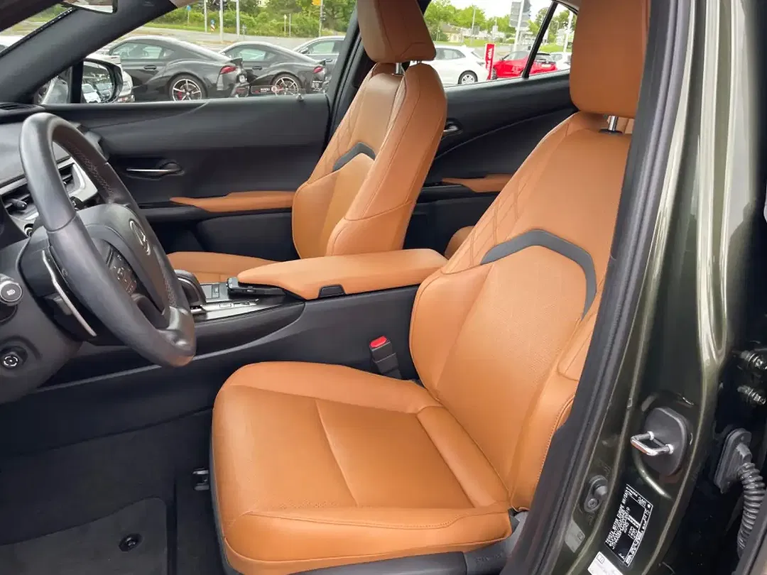 Lexus UX 300e - Thumbnail 8