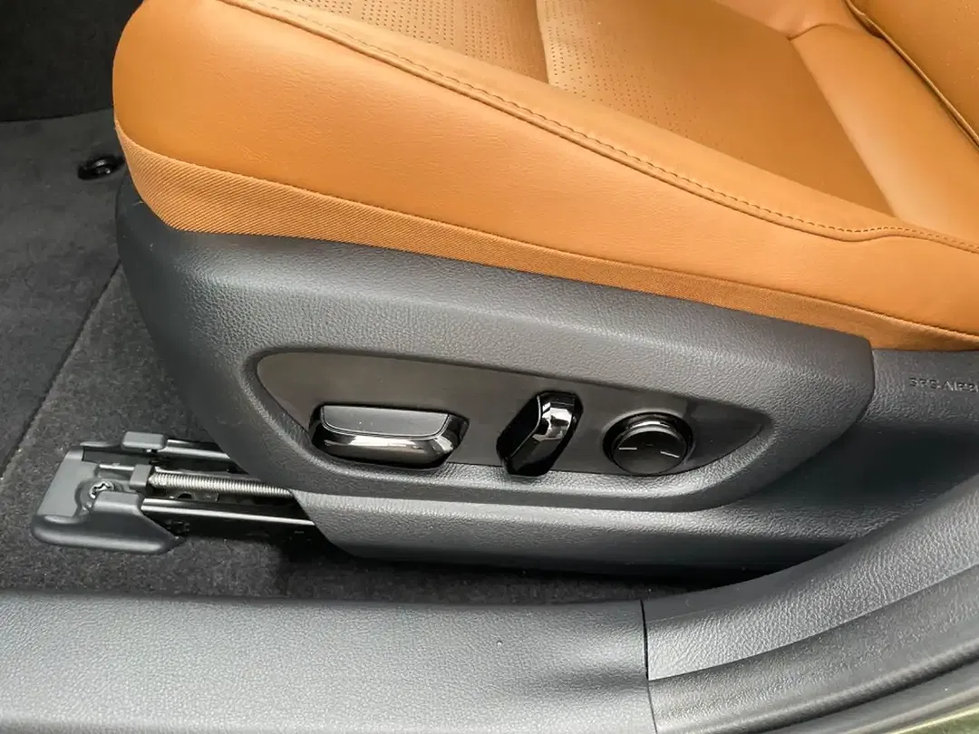 Lexus UX 300e - Thumbnail 9