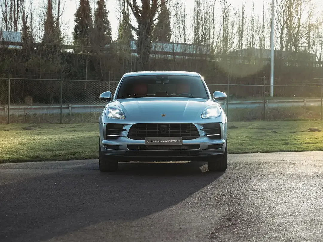 Porsche Macan - Thumbnail 2