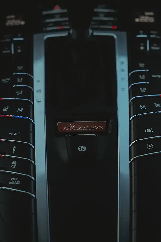 Porsche Macan - Thumbnail 25