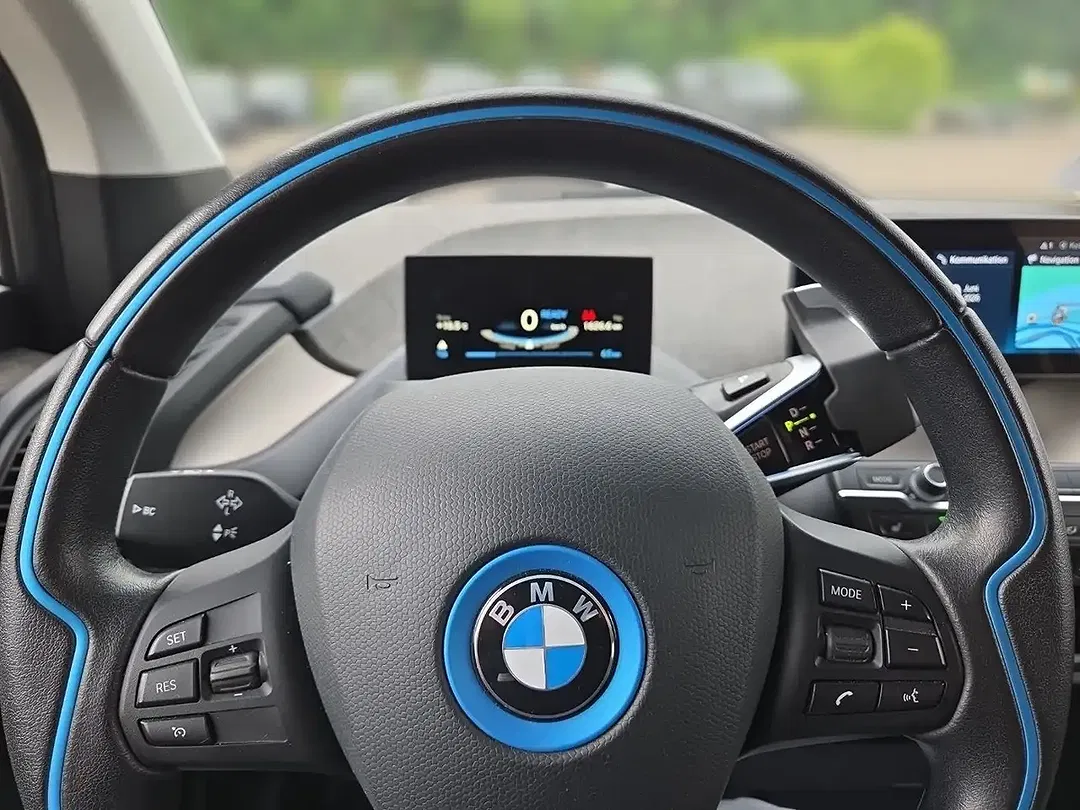 BMW i3 - Thumbnail 8