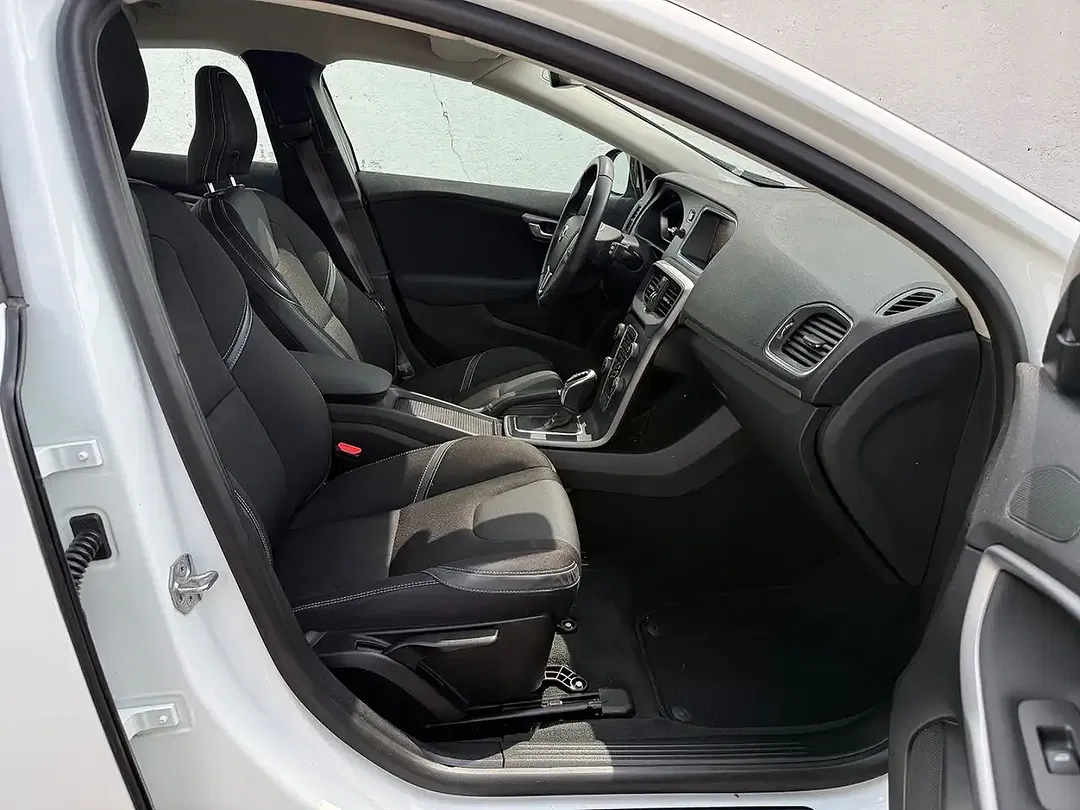 Volvo V40 - Thumbnail 13