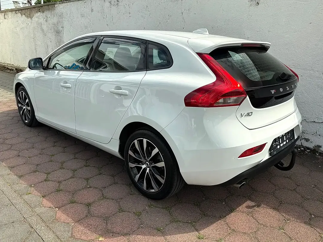 Volvo V40 - Thumbnail 9