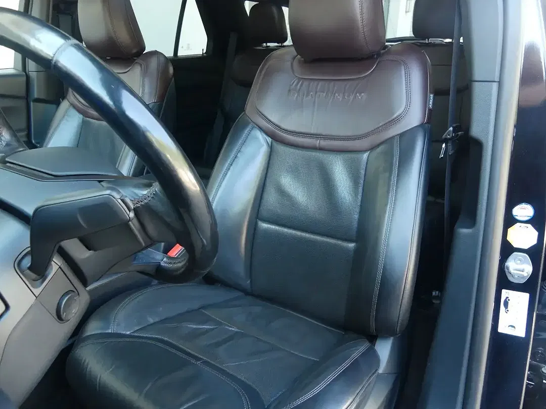 Ford Explorer - Thumbnail 10