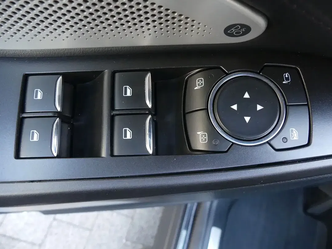 Ford Explorer - Thumbnail 12