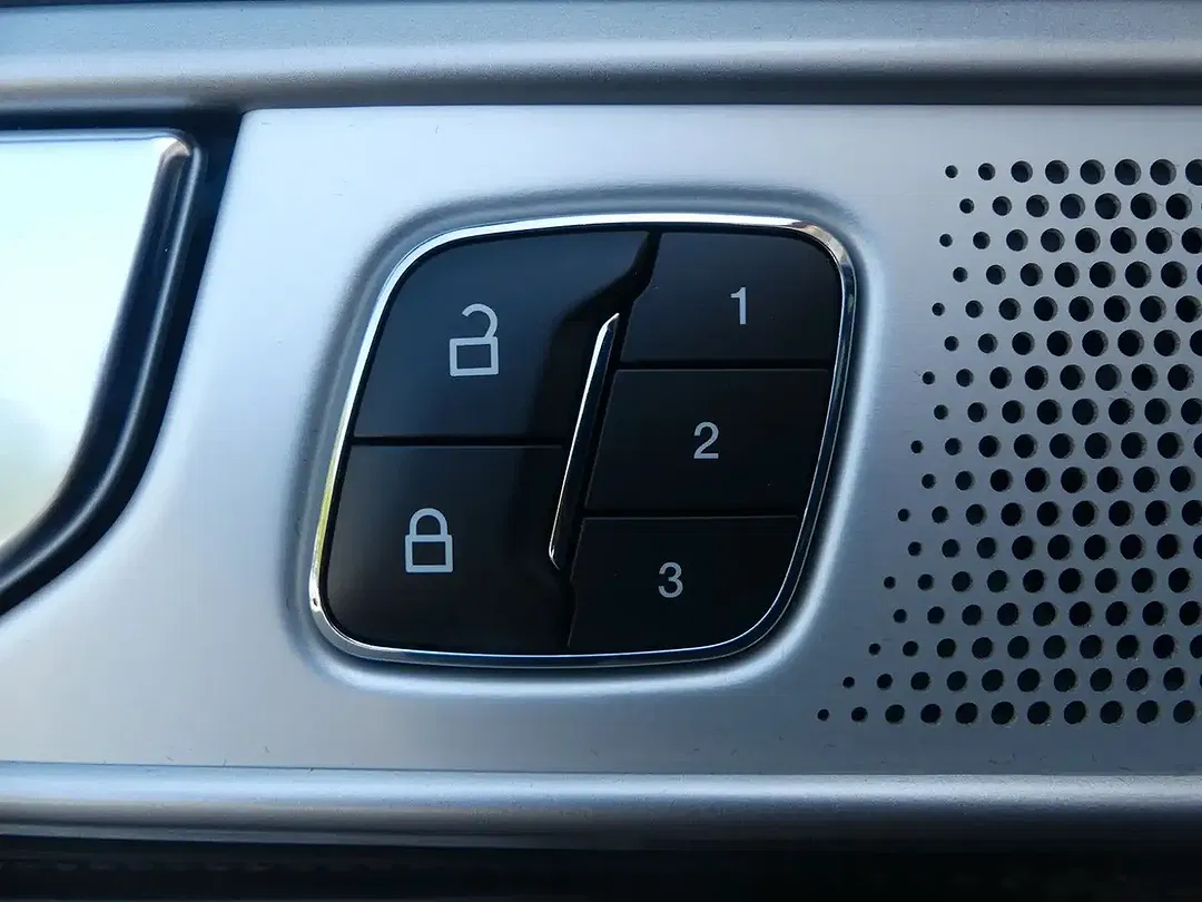 Ford Explorer - Thumbnail 13