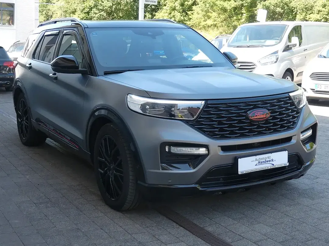 Ford Explorer - Thumbnail 3