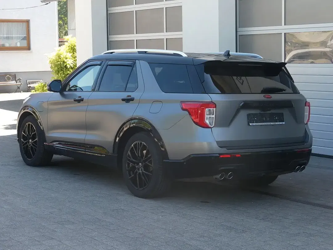 Ford Explorer - Thumbnail 6