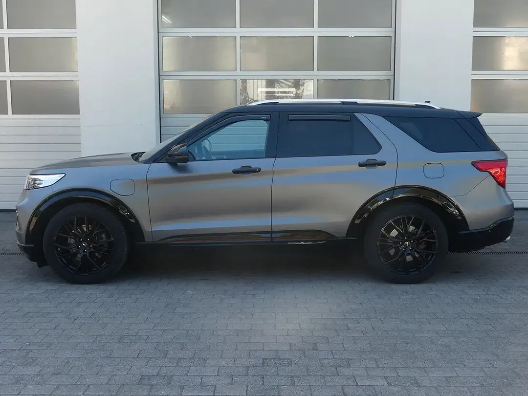 Ford Explorer - Thumbnail 7