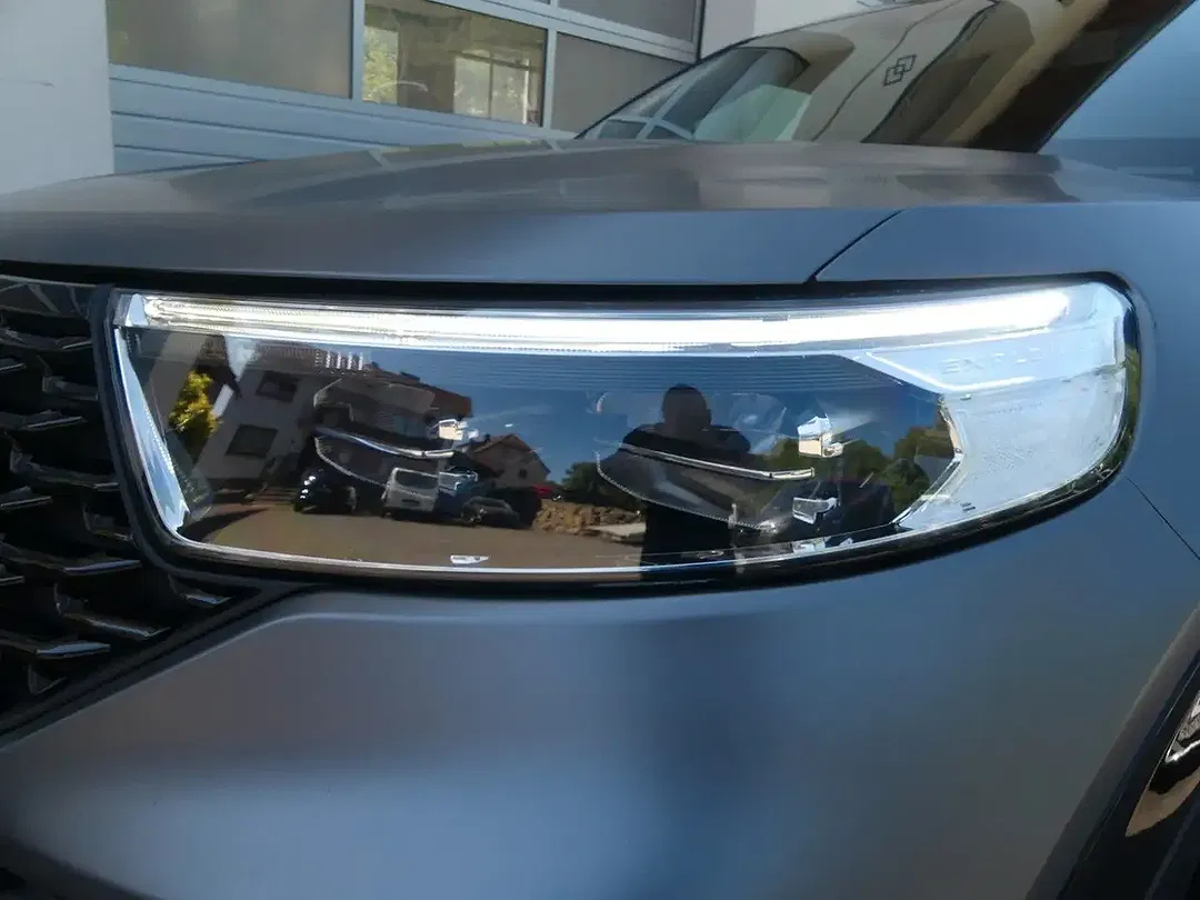 Ford Explorer - Thumbnail 8