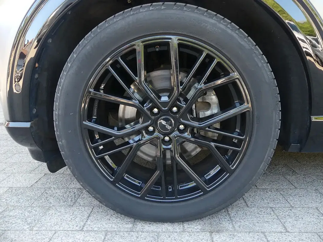 Ford Explorer - Thumbnail 9