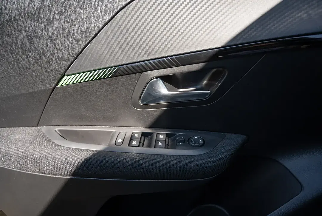 Peugeot 208 - Thumbnail 10