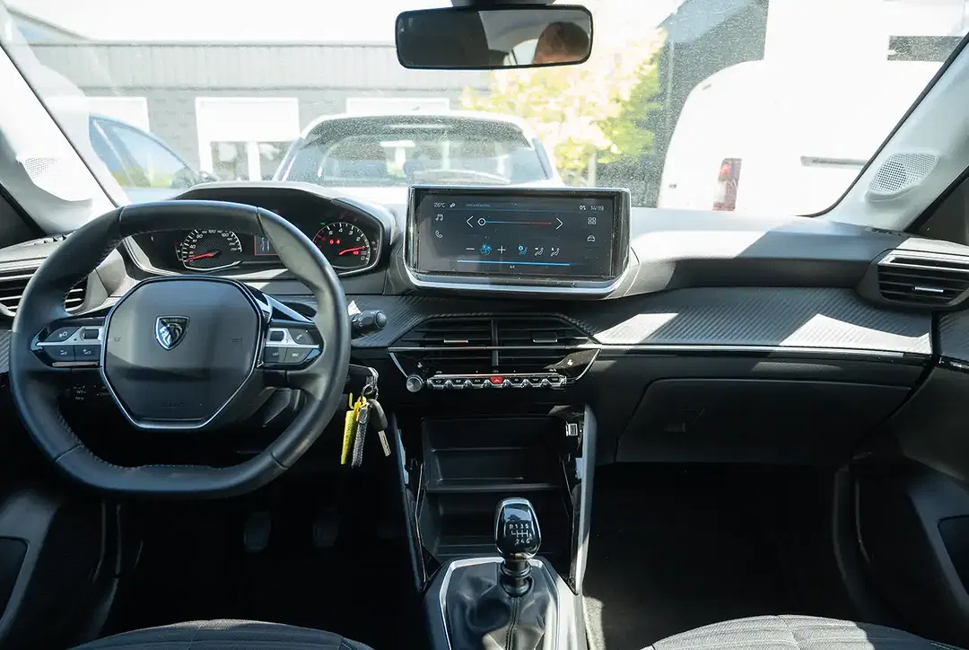 Peugeot 208 - Thumbnail 3