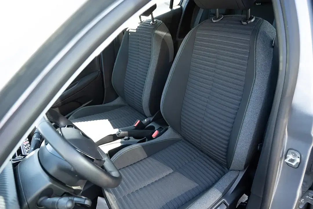 Peugeot 208 - Thumbnail 4