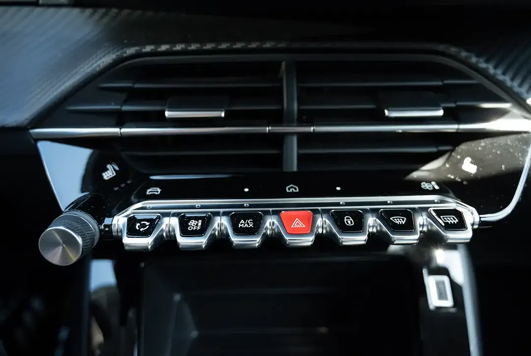 Peugeot 208 - Thumbnail 7