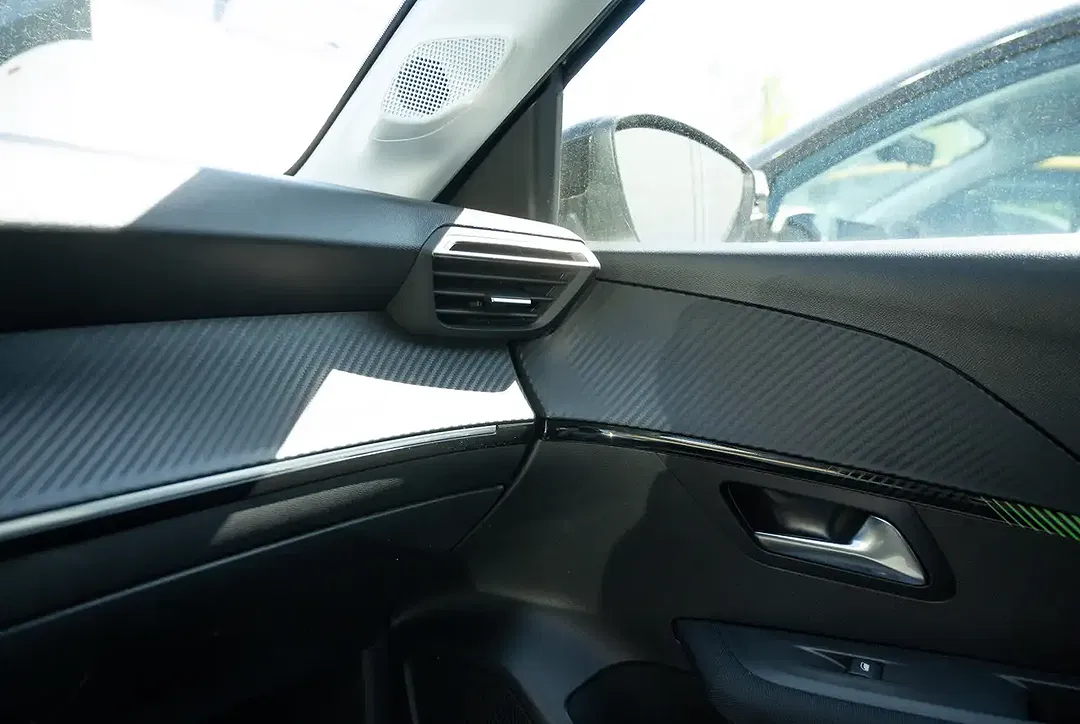 Peugeot 208 - Thumbnail 9