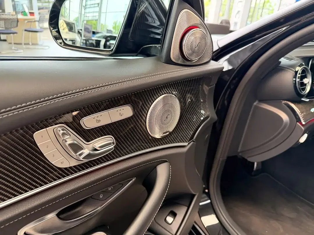 Mercedes-Benz E 63 AMG - Thumbnail 13