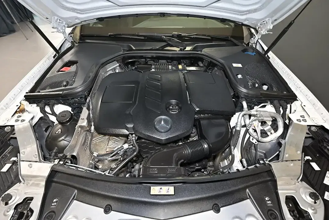 Mercedes-Benz E 220 - Thumbnail 13