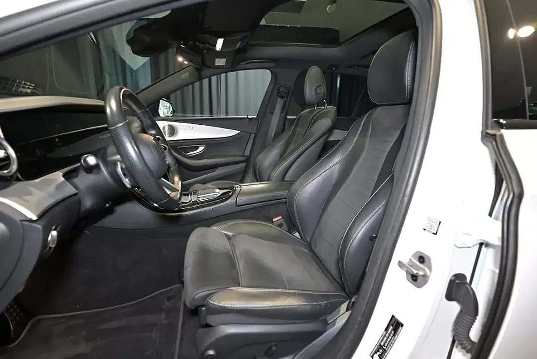 Mercedes-Benz E 220 - Thumbnail 4