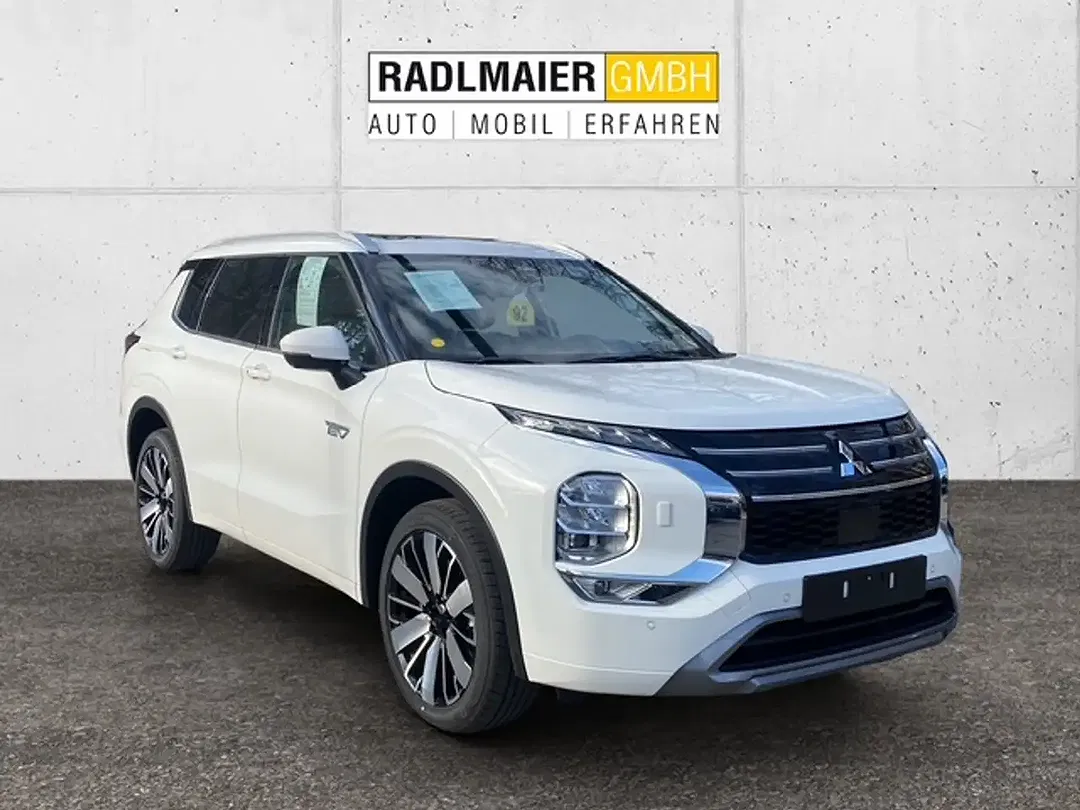 Mitsubishi Outlander - Thumbnail 5