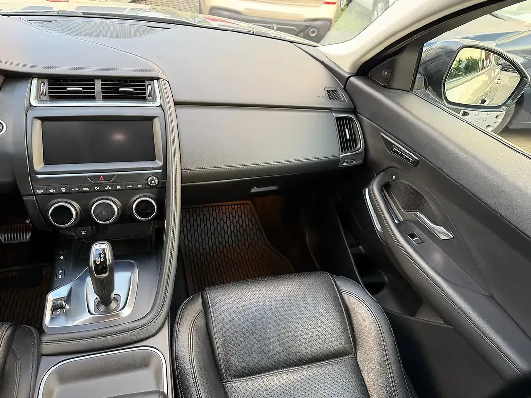 Jaguar E-Pace - Thumbnail 10