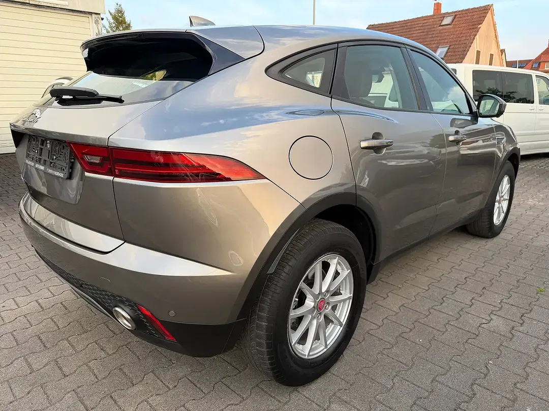 Jaguar E-Pace - Thumbnail 4
