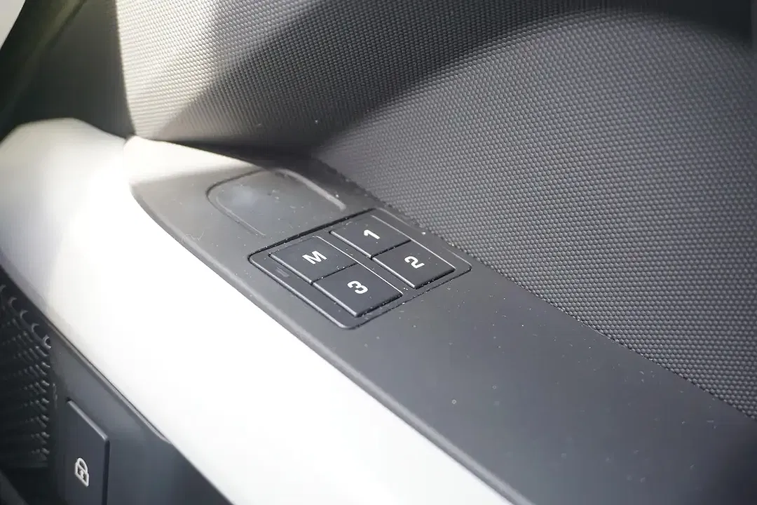Land Rover Defender - Thumbnail 14