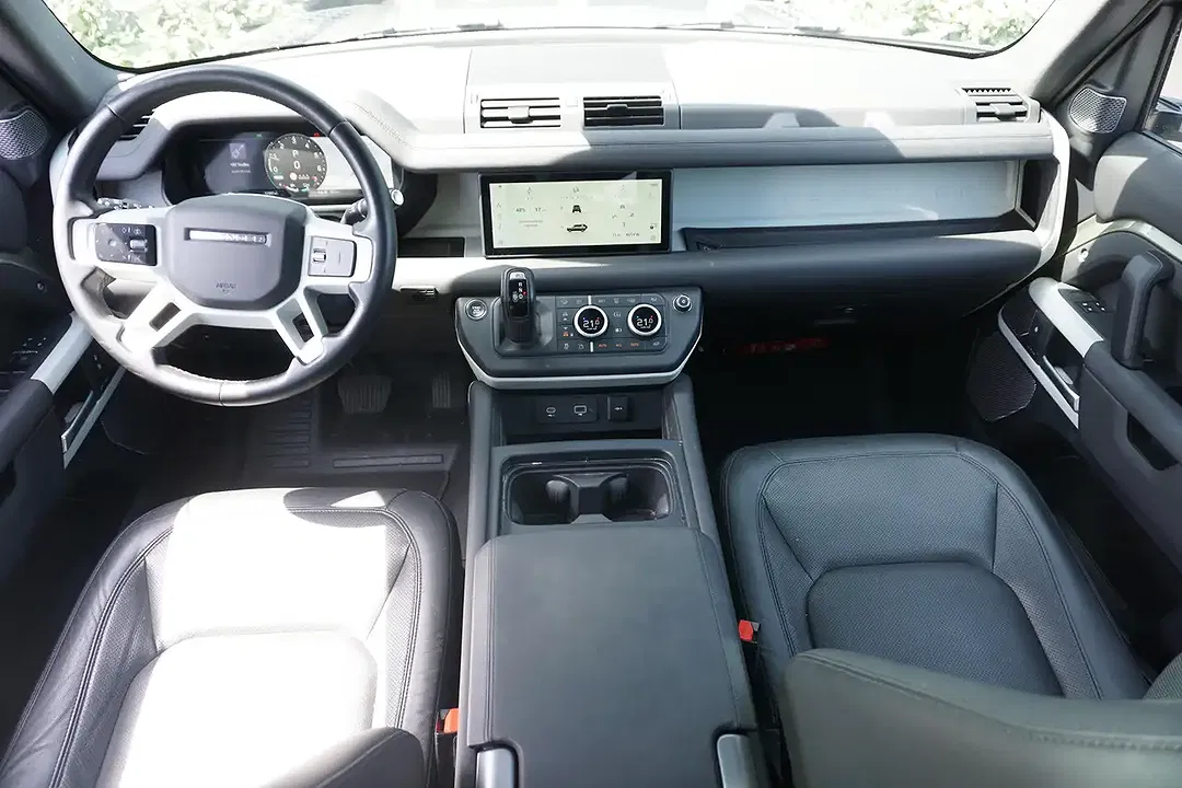 Land Rover Defender - Thumbnail 3