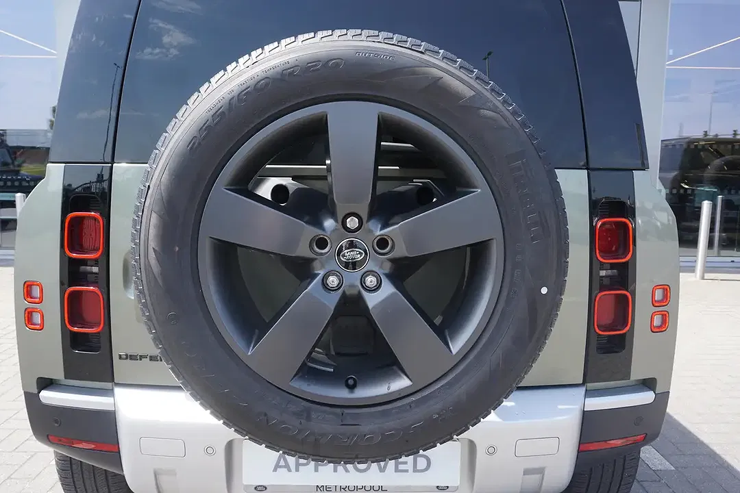 Land Rover Defender - Thumbnail 9