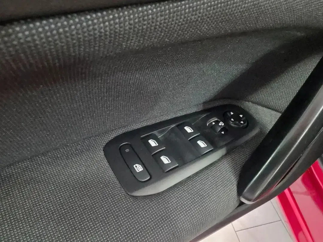 Peugeot 308 - Thumbnail 6