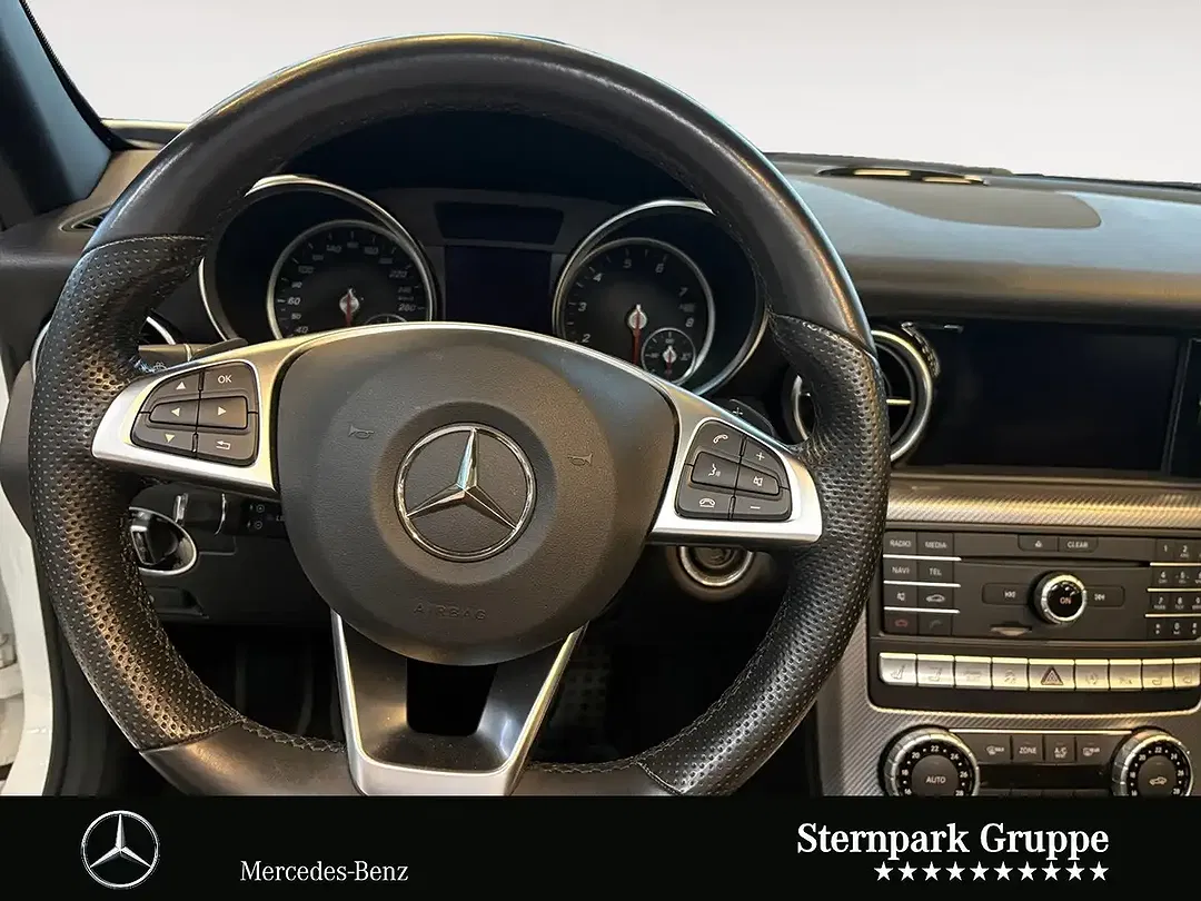 Mercedes-Benz SLC 300 - Thumbnail 11