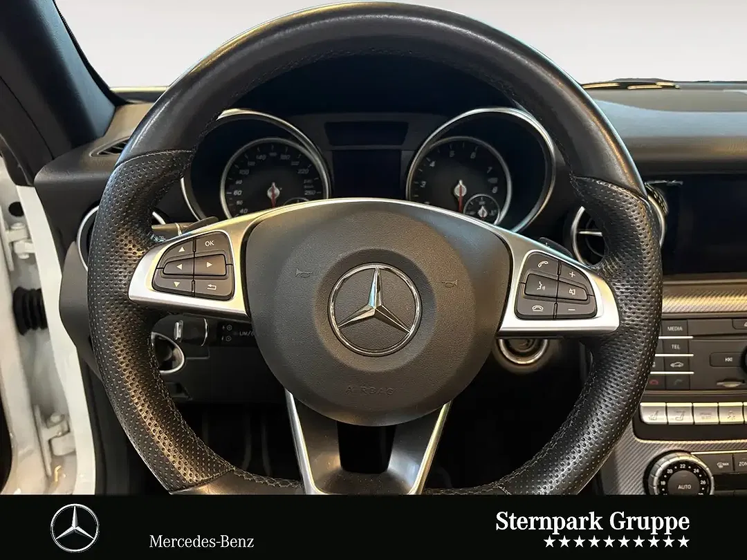 Mercedes-Benz SLC 300 - Thumbnail 12