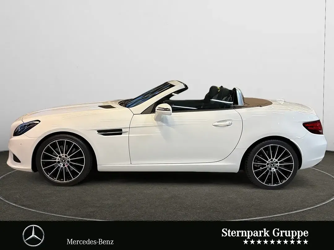 Mercedes-Benz SLC 300 - Thumbnail 2