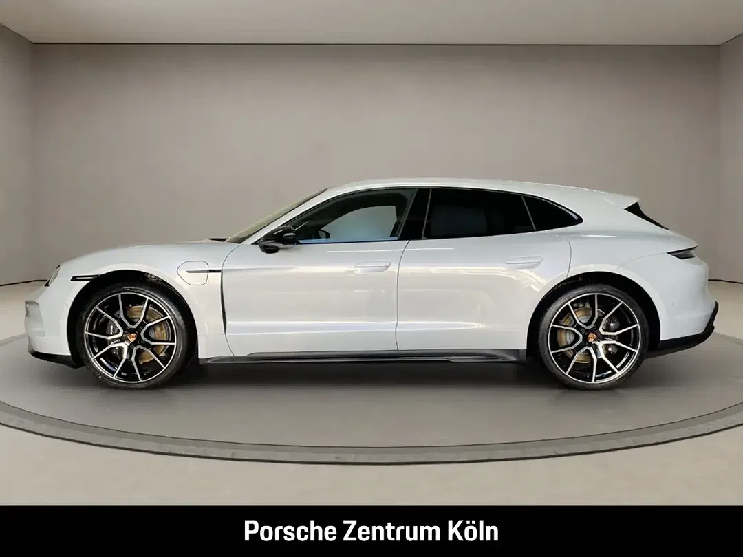 Porsche Taycan - Thumbnail 2