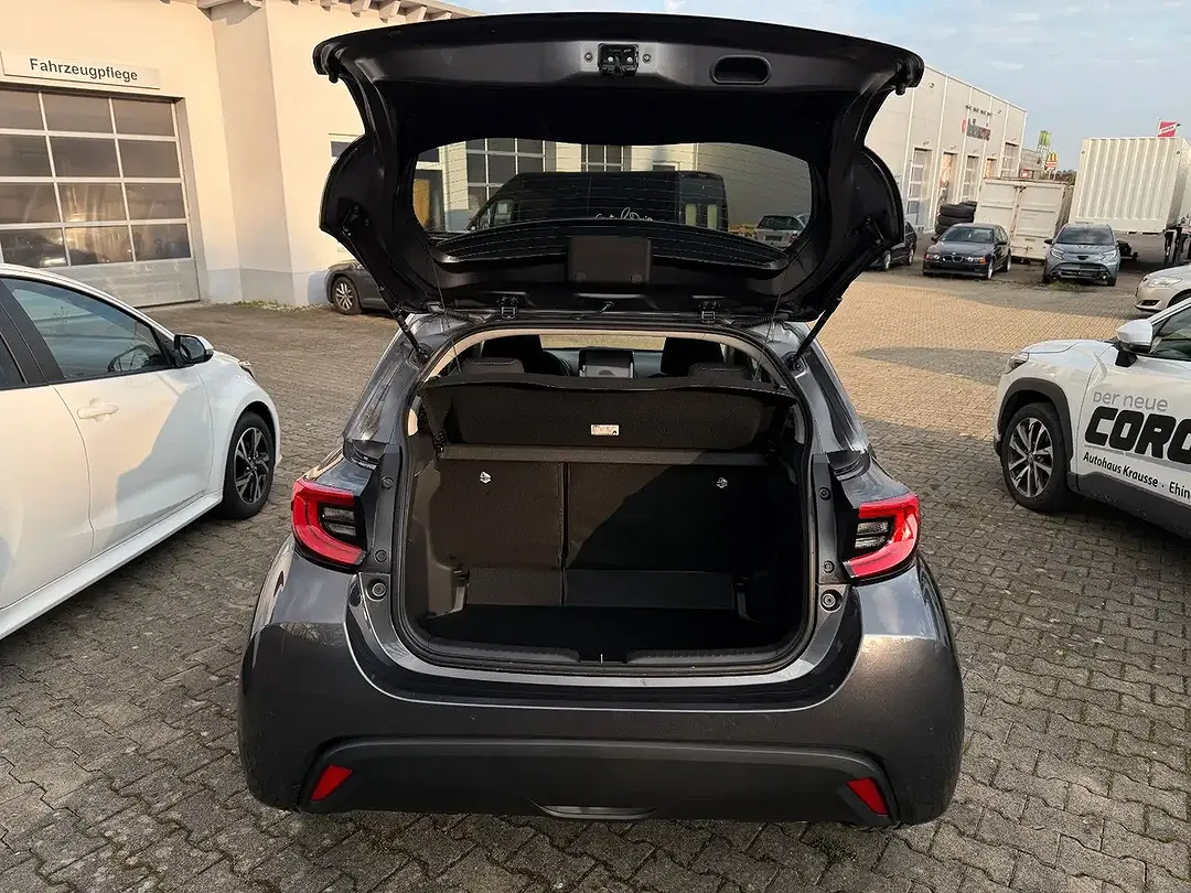 Toyota Yaris - Thumbnail 10