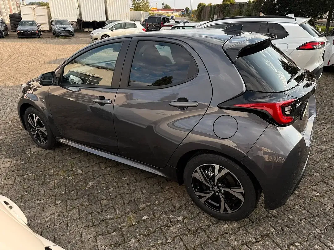 Toyota Yaris - Thumbnail 12