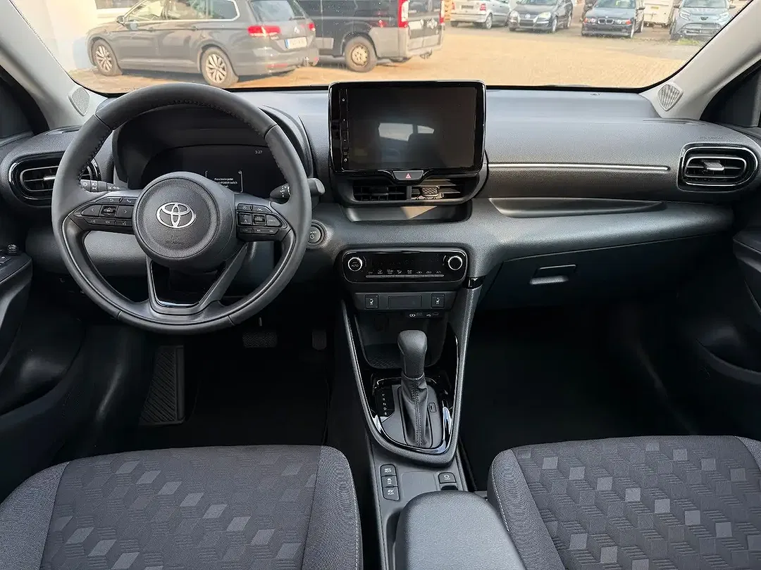 Toyota Yaris - Thumbnail 13
