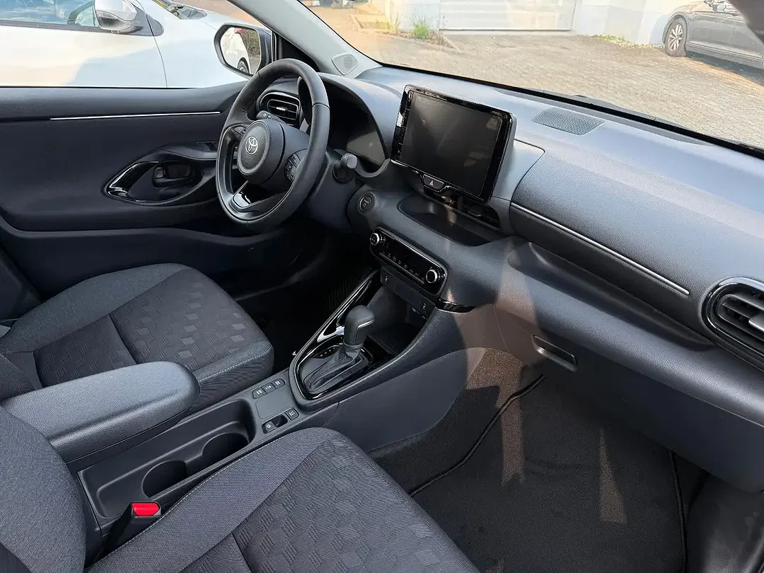 Toyota Yaris - Thumbnail 14