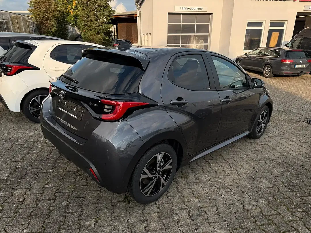 Toyota Yaris - Thumbnail 8