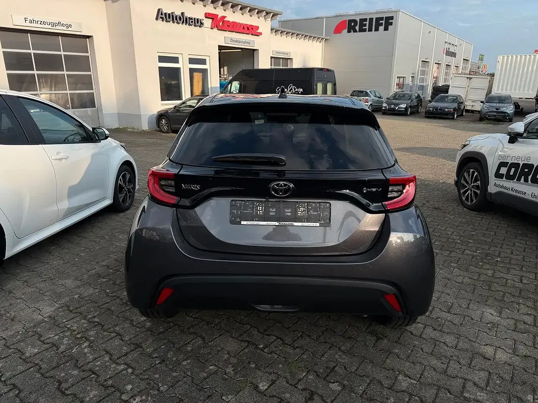 Toyota Yaris - Thumbnail 9