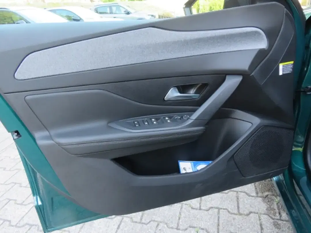 Peugeot 308 - Thumbnail 13