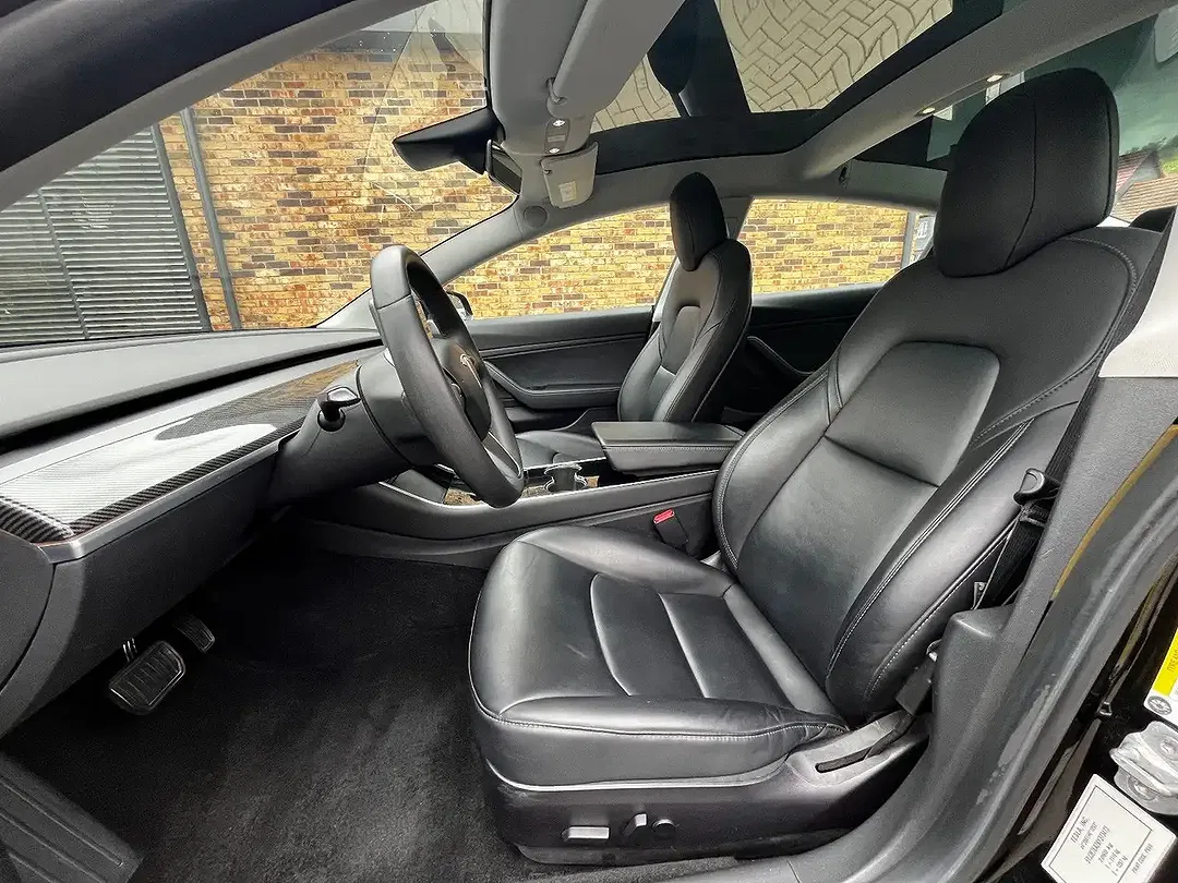 Tesla Model 3 - Thumbnail 10