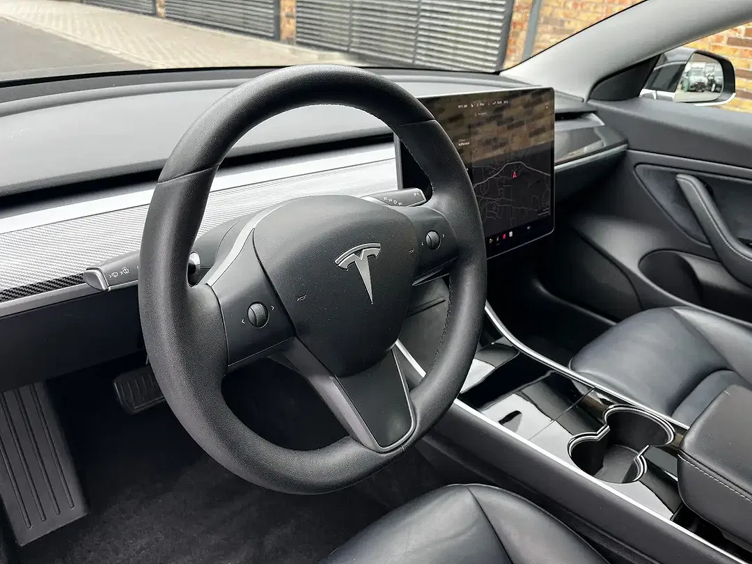 Tesla Model 3 - Thumbnail 11