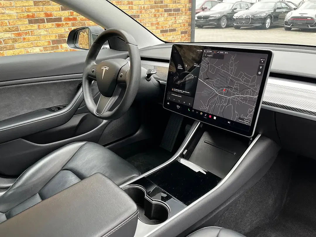 Tesla Model 3 - Thumbnail 13