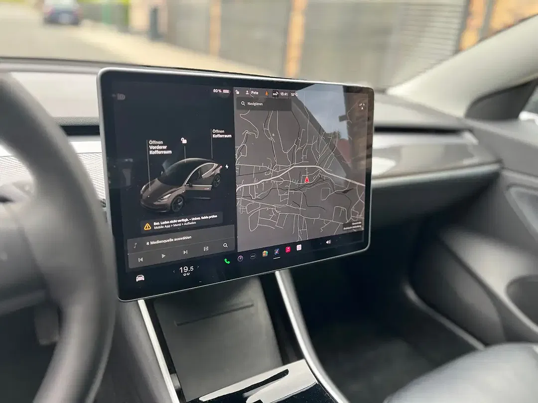 Tesla Model 3 - Thumbnail 19