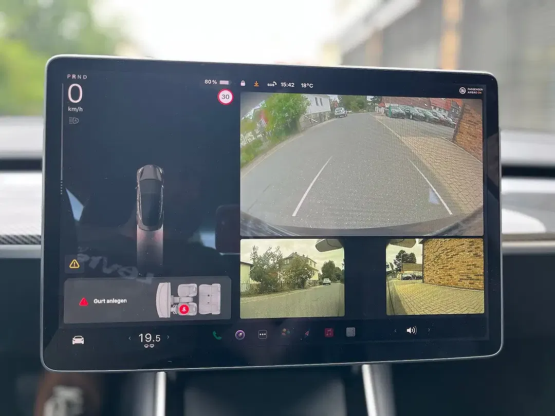 Tesla Model 3 - Thumbnail 20