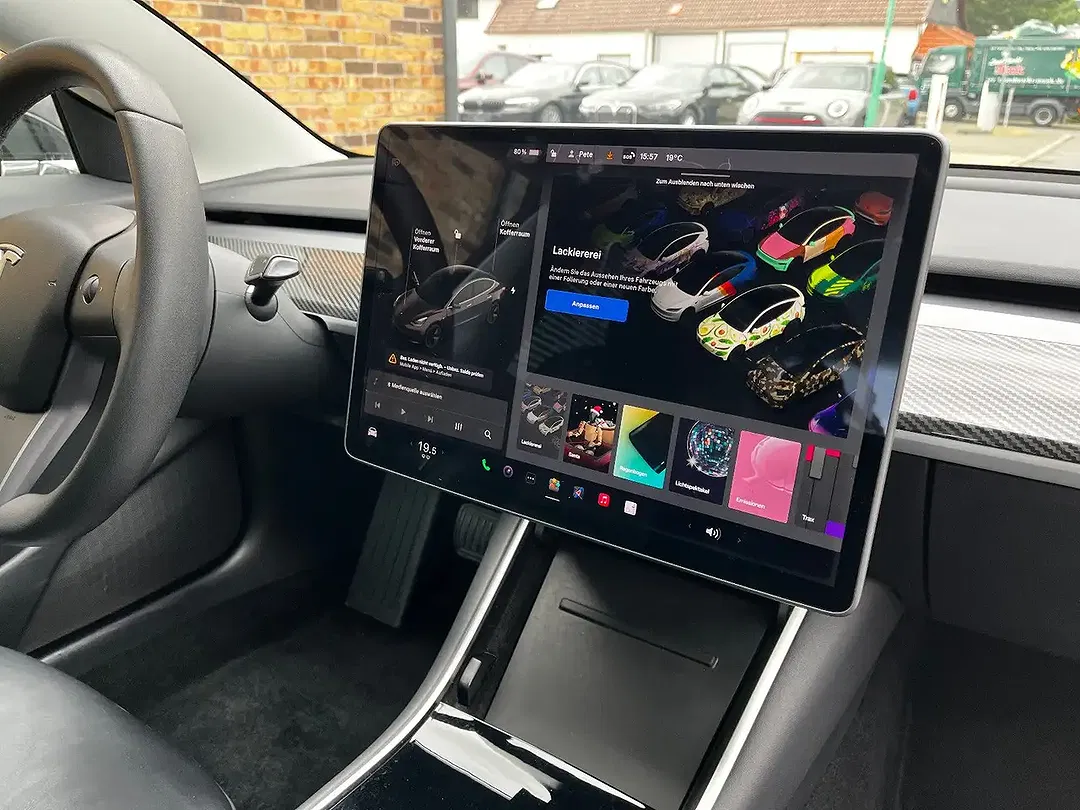 Tesla Model 3 - Thumbnail 22