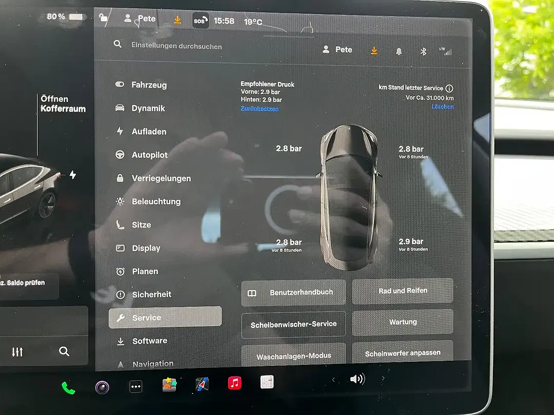 Tesla Model 3 - Thumbnail 23