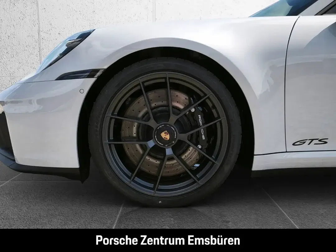 Porsche 992 - Thumbnail 11